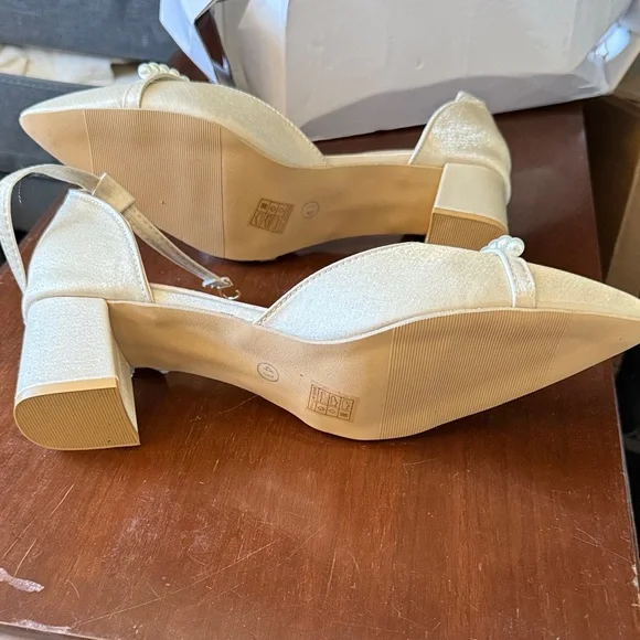 Women's Cream Heels with Pearl Detail - Picture 4 of 4